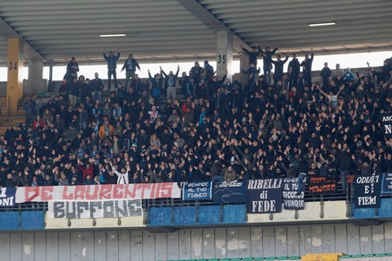 Napoli, tifosi con Sarri: striscione e cori contro De Laurentiis