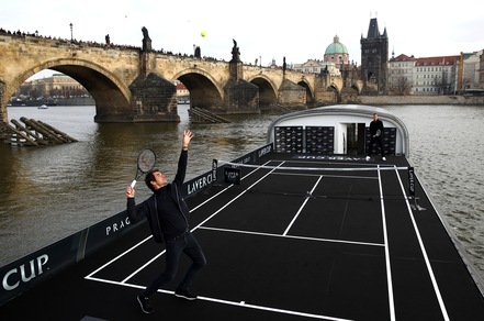 Tennis, Berdych e Federer si sfidano...sul fiume
