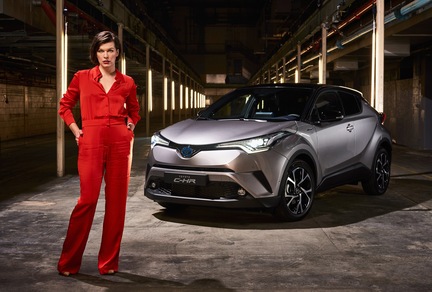 Milla Jovovich per la nuova Toyota C-HR