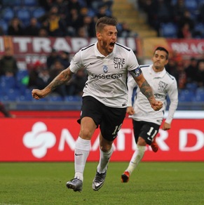 Denis lascia l'Independiente. Papu Gomez: «Non tornerei in Argentina»