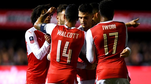 FA Cup, Sutton-Arsenal 0-2: Lucas Perez e Walcott regalano i quarti ai Gunners