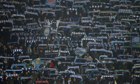 Serie B Spal, prognosi riservata per il tifoso caduto al Bentegodi