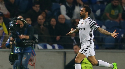 Calciomercato, dalla Spagna: «Dani Alves a gennaio si è proposto al Barcellona»