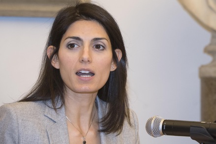 Roma, malore per Raggi: ricoverata in ospedale