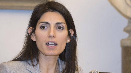 Roma, malore per Raggi: ricoverata in ospedale