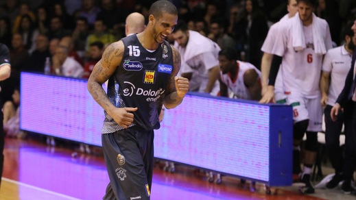 Sutton sbanca Reggio Emilia, Torino regola Brindisi