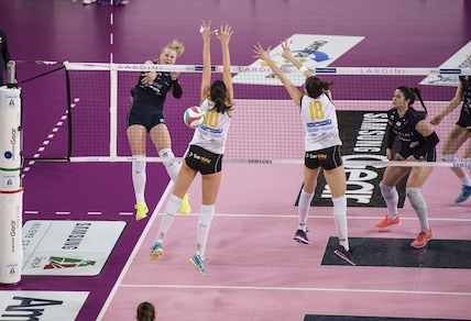 Volley: A2 Femminile,  Filottrano riprende a correre, vincono Pesaro e Legnano