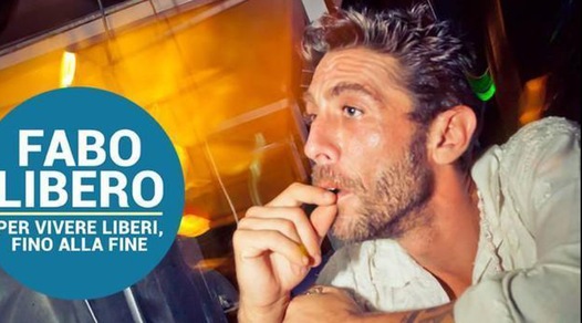 Dj Fabo è morto in Svizzera: «Senza l'aiuto del mio Stato»