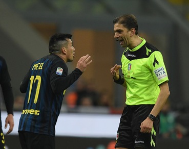 Serie A Inter, multa salata. «Cori e bottiglie contro Tagliavento»