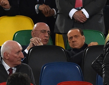 Berlusconi è perplesso: «O arrivano i soldi o mi tengo il Milan»
