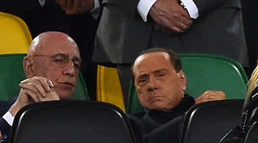 Berlusconi è perplesso: «O arrivano i soldi o mi tengo il Milan»