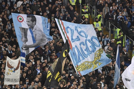 Lazio-Roma, il Derby è sugli spalti: lo spettacolo delle tifoserie