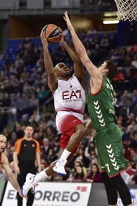 Basket Eurolega, Milano cade a Vitoria: è ultima