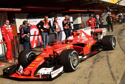 F1, Vettel vola nei test: crolla la quota per il trionfo