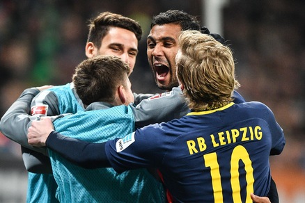 Bundesliga: Augsburg-Lipsia 2-2, occasione Dortmund