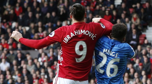 Ibrahimovic rischia tre giornate per la gomitata a Mings