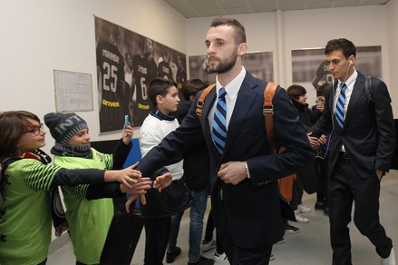 Inter, a Cagliari out Brozovic