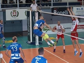 Volley: A2 Maschile Pool Promozione, Mondovì vince la battaglia con Santa Croce