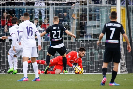 Serie A, Atalanta-Fiorentina 0-0: muro Tatarusanu, Napoli a +5