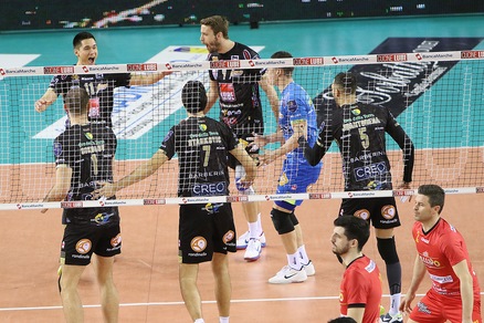 Volley: Superlega, Gara 1 Quarti: Lube senza brividi