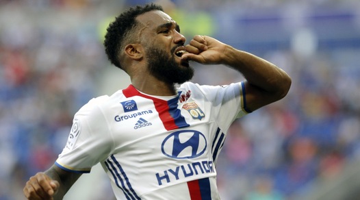 Il «cannoniere internazionale»: Lacazette si avvicina a Cavani