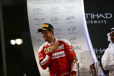 F1, Vettel saluta i tifosi: «È bello avere il vostro sostegno»