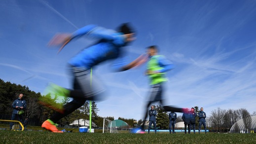 L'Inter in campo ad Appiano sotto il sole