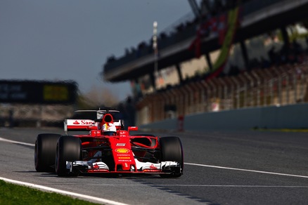 F1, test Barcellona: Vettel vola con le ultrasoft, Hamilton vicino