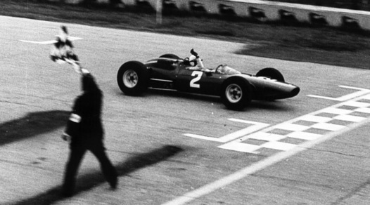 Surtees, leggenda a tutto tondo: campione a due e quattro ruote