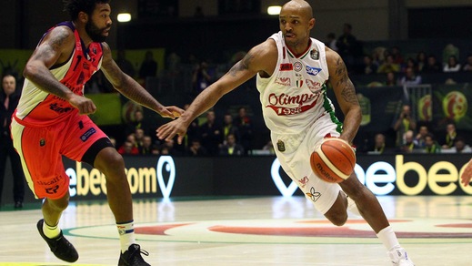 Basket Serie A, si gioca la settima di ritorno: Sassari-Milano il clou