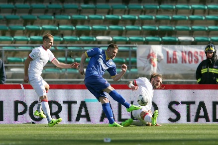Bari-Frosinone 1-0, si ferma la capolista