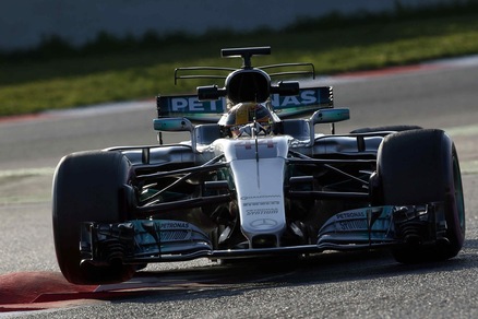 F1, Hamilton: «Ci aspetta una grande battaglia»