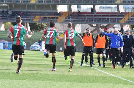 Serie B, Ternana-Trapani 2-1: Liverani inizia con la doppietta di Di Noia