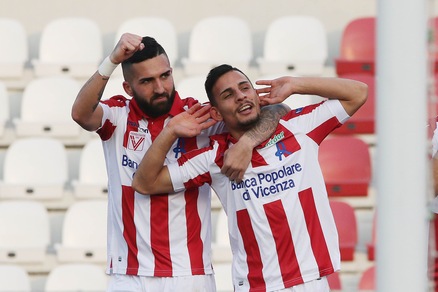 Calciomercato Vicenza, Orlando rinnova per altri 4 anni