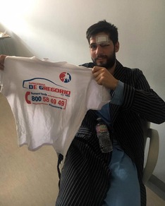 Difende il compagno da insulti razzisti: ora rischia di perdere un occhio