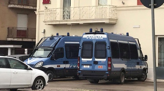 Tifosi del Porto a Torino: esplosi petardi davanti alla sede della Juventus