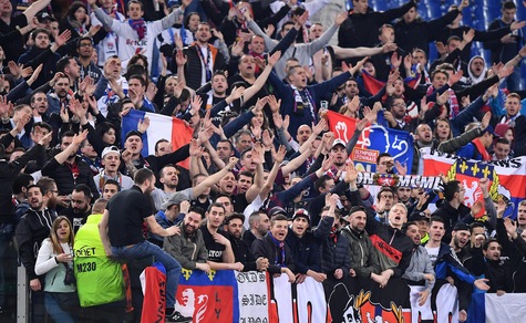 Europa League: sfonda vetro di un autobus, arrestato tifoso francese