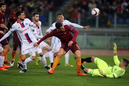 Europa League: Roma-Lione 2-1, Strootman e l'autogol non bastano