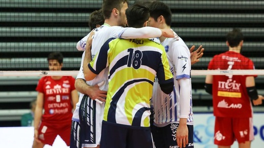 Volley: Play Off 5° posto, Latina supera Milano e riapre la serie