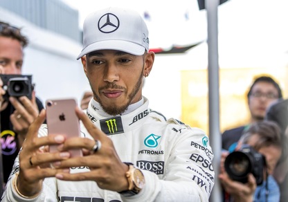 F1 Mercedes, Hamilton: «La Ferrari sta nascondendo i suoi progressi»