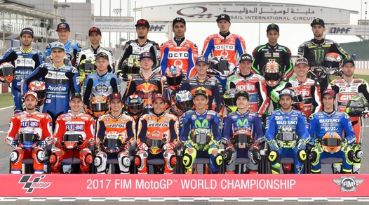 MotoGp al via in Qatar: foto ufficiale per i piloti