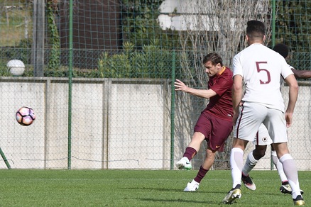 Totti, che doppietta contro la Roma Primavera!