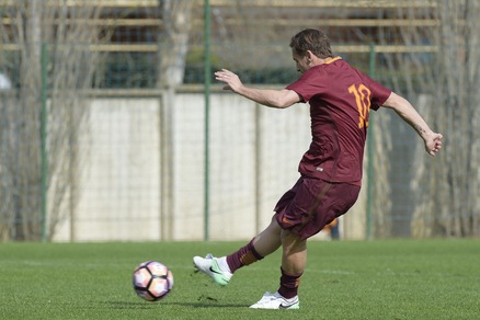 Roma, Totti: magia in allenamento contro la Primavera