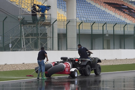 Gp Qatar, qualifiche annullate: troppa pioggia sulla pista di Losail
