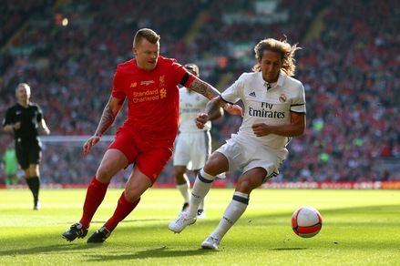 Roma, guarda l'ex Riise: in campo con le leggende del Liverpool