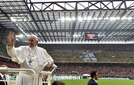 Papa Francesco in visita a Milano: che spettacolo a San Siro