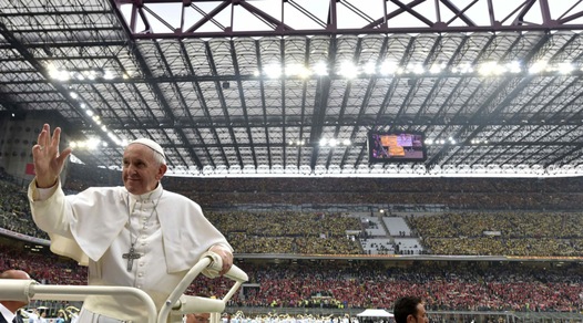 Papa Francesco in visita a Milano: che spettacolo a San Siro