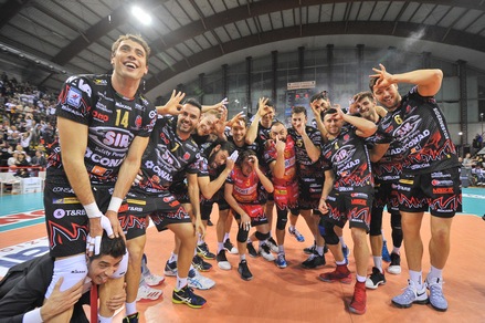 Volley: Superlega, Perugia doma Trento e pareggia i conti