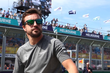 F1, Fernando Alonso investe nella moda