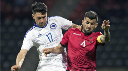 Napoli in ansia per Hysaj: problema al piede